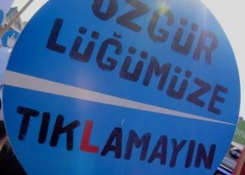 İnternet Kullanıcıları Sokaklara İniyor