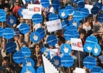 ‘Röntgenci Tayip’ Sloganları İle İnternet Sansürüne Tepki