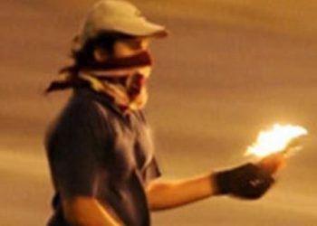 Apocu Gençler İstanbul’da Polis Otosuna Ses Bombası Attı