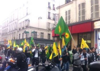 Kürt Gençlerinden Eiffel Kulesinde Eylem