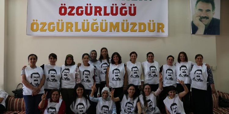 AÇLIK GREVİ VE ÖLÜM PAHASINA KÜRT HALKININ ÖNDERLİĞİNE BAĞLILIĞI