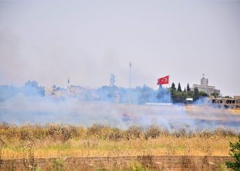 Türk Askeri Rojava’da Halka Ait Buğday Tarlalarını Ateşe Veriyor!