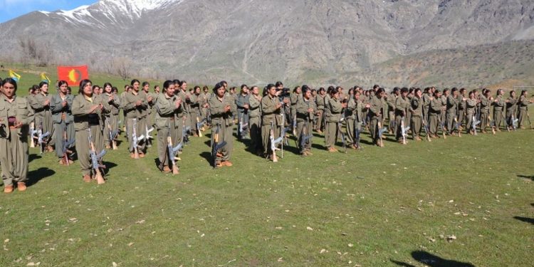 Genç Kadınlar Dağlarda Diriliyor!