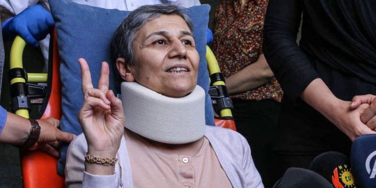 ÖNCÜYÜ TUT KİTLEYİ KORKUT!