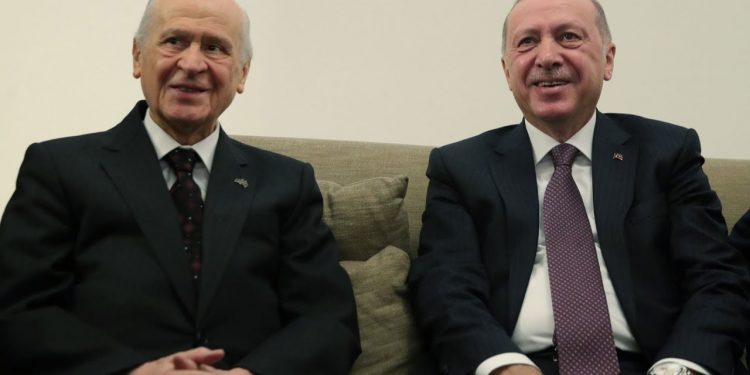 FAŞÎZMA AKP-MHP’Ê HER KU ÊRIŞ DIKE DADIÇIKE
