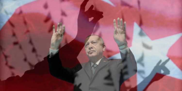 Devlet Toplumu Dincilik ve Milliyetçilikle Uyutuyor